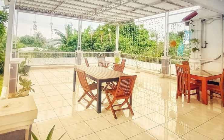 Отель Aquina House Богор Экстерьер фото